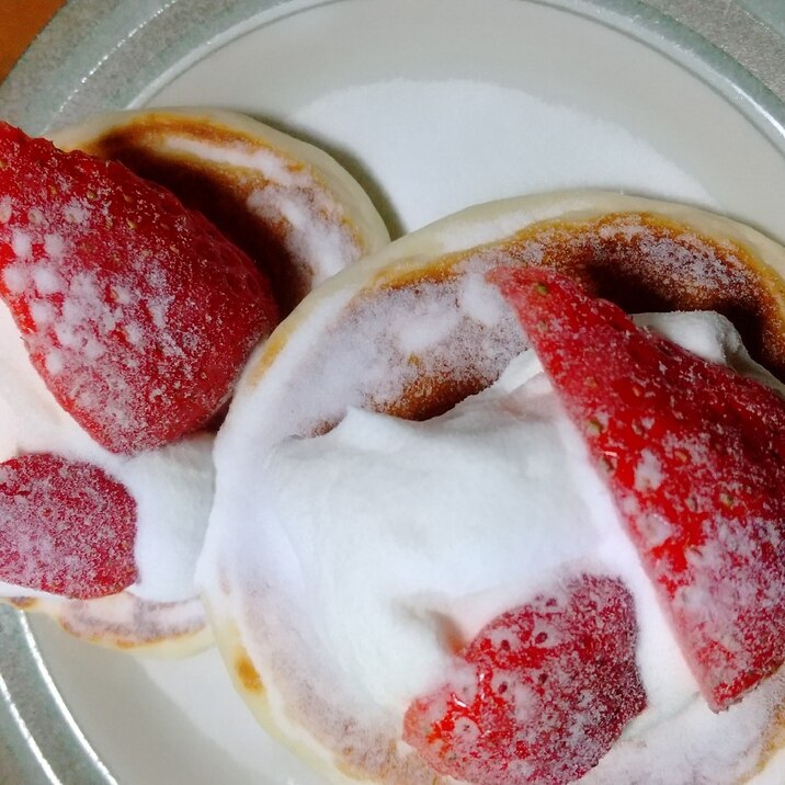 苺とラカンカホイップのパンケーキ